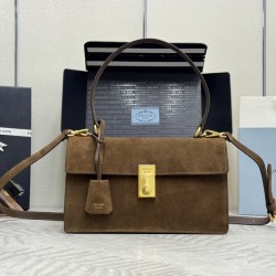 F720 new catwalk models dark 1BN023 suede frosted leather this new Soft Sound handbag is made of imported suede and internal soft sheepskin made of ample space chic hundred with a removable long shoulder strap with two compartments and can be handheld and