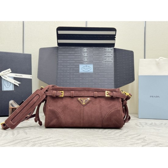 F610 with full counter packageLusSolf Suede 1BA215 Crossbody BagThis crossbody bag is made of imported suede and exudes a vintage vibe with a long, removable and adjustable shoulder strap for easy carrying over the shoulder and across the shoulder.It's a 