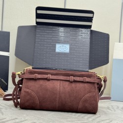 F610 with full counter packageLusSolf Suede 1BA215 Crossbody BagThis crossbody bag is made of imported suede and exudes a vintage vibe with a long, removable and adjustable shoulder strap for easy carrying over the shoulder and across the shoulder.It's a 