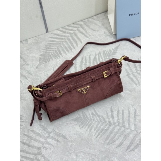 F610 with full counter packageLusSolf Suede 1BA215 Crossbody BagThis crossbody bag is made of imported suede and exudes a vintage vibe with a long, removable and adjustable shoulder strap for easy carrying over the shoulder and across the shoulder.It's a 