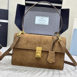F720 new runway models 1BN023 suede frosted leather this new Soft Sound handbag is made of imported suede and soft sheepskin inside the space ample chic hundred with a removable long shoulder strap with two compartments and can be hand-carried and shoulde