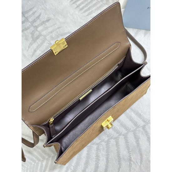 F720 new runway models 1BN023 suede frosted leather this new Soft Sound handbag is made of imported suede and soft sheepskin inside the space ample chic hundred with a removable long shoulder strap with two compartments and can be hand-carried and shoulde