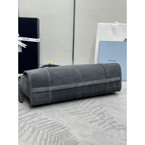 F690New suede large Soft Lux1BA433 arrivesThis handbag is made of imported brushed leather exudes a classical atmosphereWith a long detachable and adjustable shoulder strap to facilitate different occasions with the capacity of space is very large and ver