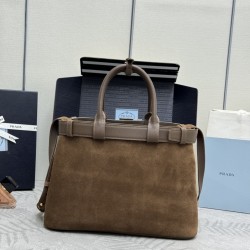 F850 new women's bag Medium 1BA417 suede suede this handbag women's bag using imported inside with imported suede leather frosted leather inside with imported sheepskin simple lines and sophisticated elements intertwined interpretation of the elegant and 