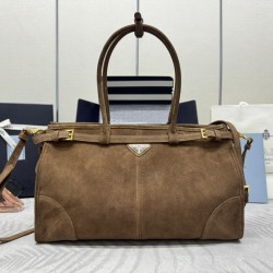 F690New suede large Soft Lux1BA433 arrivesThis handbag is made of imported brushed leather exudes a classical atmosphereWith a long detachable and adjustable shoulder strap to facilitate different occasions with the capacity of space is very large and ver