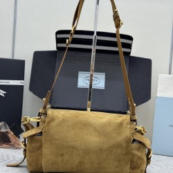 F700 with counter counterpart full set of packaging exclusive customized new messenger bag 1BD394 suede cinnamon This handbag is a perfect blend of sophistication and functionality made of imported suede with a soft silhouette with multiple pockets Lightw