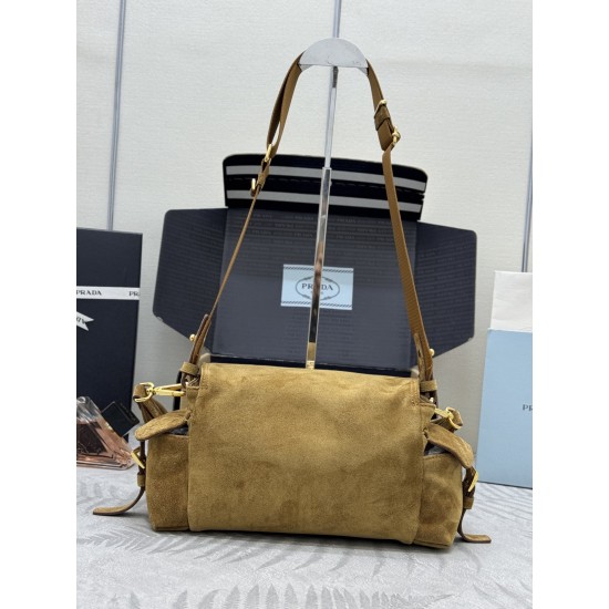 F700 with counter counterpart full set of packaging exclusive customized new messenger bag 1BD394 suede cinnamon This handbag is a perfect blend of sophistication and functionality made of imported suede with a soft silhouette with multiple pockets Lightw