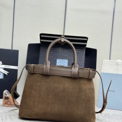 F780 new women's bag 1BA434 suede suede this handbag women's bag using imported inside with imported suede brushed leather inside with imported sheepskin clean lines and sophisticated elements intertwined interpretation of the elegant and functional desig