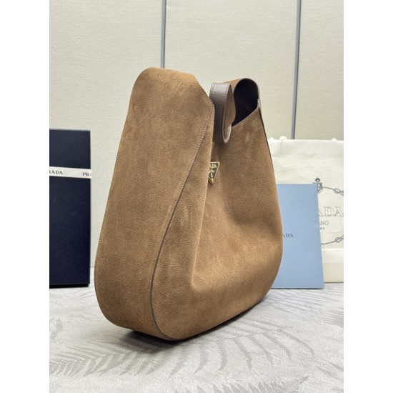 F700 new suede oversized Cleo1BC181 frosted leather crossbody bag this crossbody bag using imported frosted leather inside with imported sheepskin regardless of crossbody or shoulder are very taste on the body effect pole oversized capacity practicality n