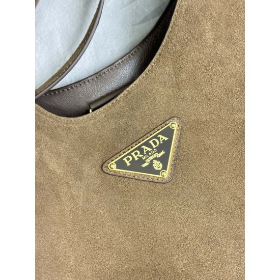 F700 new suede oversized Cleo1BC181 frosted leather crossbody bag this crossbody bag using imported frosted leather inside with imported sheepskin regardless of crossbody or shoulder are very taste on the body effect pole oversized capacity practicality n