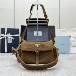 F700 with counter counter version of the full set of packaging exclusive customized new messenger bag 1BD394 suede This handbag is a perfect blend of sophistication and functionality made of imported suede with a soft silhouette with a number of pockets L