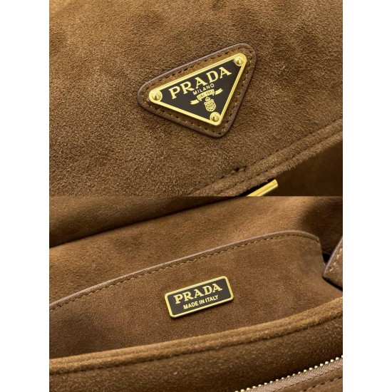 F700 with counter counter version of the full set of packaging exclusive customized new messenger bag 1BD394 suede This handbag is a perfect blend of sophistication and functionality made of imported suede with a soft silhouette with a number of pockets L