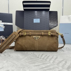 F610 with full counter packageLusSolf Suede 1BA215 Crossbody BagThis crossbody bag is made of imported suede and exudes a vintage vibe with a long, removable and adjustable shoulder strap for easy carrying over the shoulder and across the shoulder.It's a 