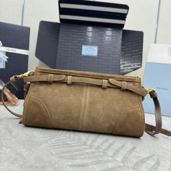 F610 with full counter packageLusSolf Suede 1BA215 Crossbody BagThis crossbody bag is made of imported suede and exudes a vintage vibe with a long, removable and adjustable shoulder strap for easy carrying over the shoulder and across the shoulder.It's a 