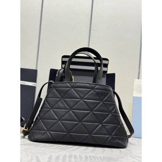 F880 new medium tote bag 1BG545 arrived this Matinee handbags imported calfskin handmade diamond embossed embroidery pattern design looks unique atmosphere with imported sheepskin lining with a zipper pouch inside with hook and loop removable tote and lon