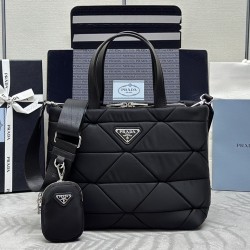 F450Diamond Lattice Tote Bag 3-in-11BG380This System Tote Bag comes with two leather handlesExquisite stitching technology shapes a triangular pattern to show craftsmanshipDetachable woven nylon shoulder strap brings different stylesFavorite is still the 