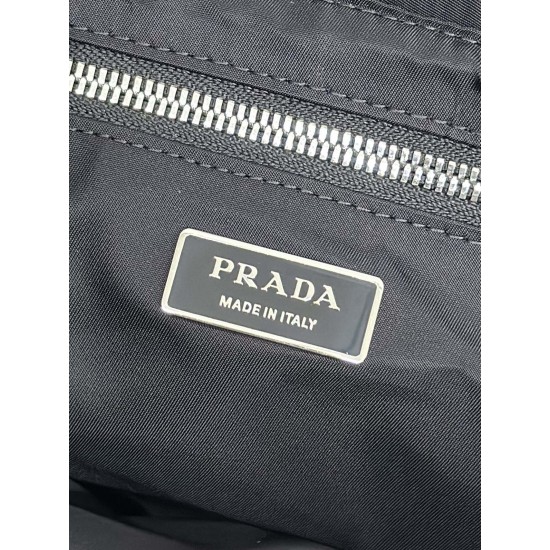 F450Diamond Lattice Tote Bag 3-in-11BG380This System Tote Bag comes with two leather handlesExquisite stitching technology shapes a triangular pattern to show craftsmanshipDetachable woven nylon shoulder strap brings different stylesFavorite is still the 