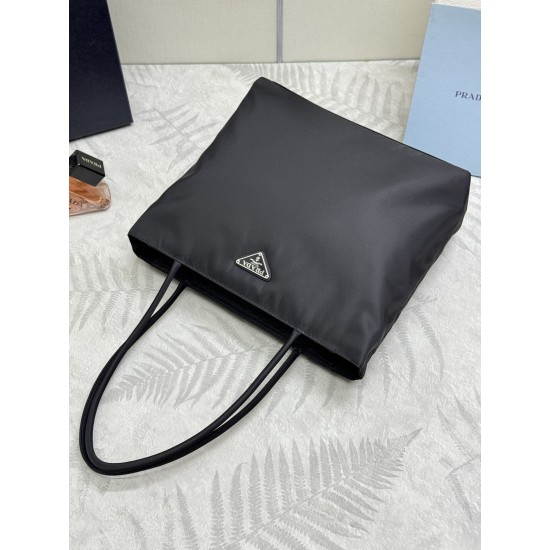 F300 new tote bag B6245 medium this retro tote bag using imported nylon fabrics iconic triangle label design simple and stylish space capacity is very practical retro fashion combined with one too good to look at and a permanent never out of fashion shopp