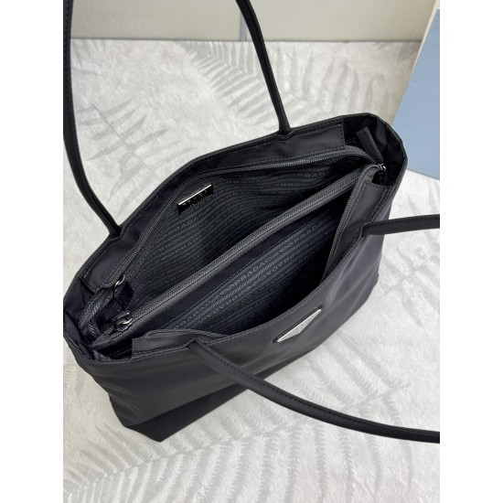 F300 new tote bag B6245 medium this retro tote bag using imported nylon fabrics iconic triangle label design simple and stylish space capacity is very practical retro fashion combined with one too good to look at and a permanent never out of fashion shopp