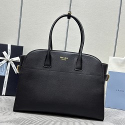Large Tote Bag 1BG508 Arrives in Black