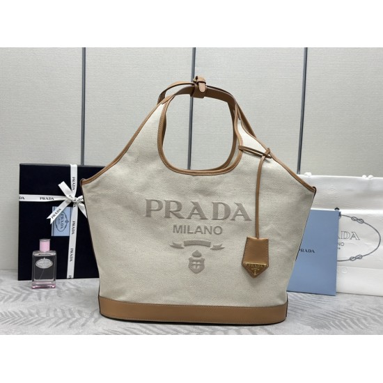 F5601bg472New large tote bagThis tote bag is made from a linen blend fabric that showcases a stylish sense of volume and sophisticated geometric shapes to show off its structured designCasual and versatileFull capacityEmbellished leather details add a tou