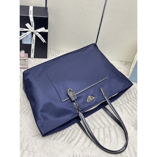 F400 new tote bag 1BG527 This timeless tote bag is a reinterpretation of the classic design of the four imported nylon fabrics with a sophisticated and practical silhouette to show the unique style of clean lines and atmosphere of the atmosphere is easy t