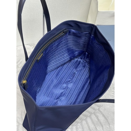 F400 new tote bag 1BG527 This timeless tote bag is a reinterpretation of the classic design of the four imported nylon fabrics with a sophisticated and practical silhouette to show the unique style of clean lines and atmosphere of the atmosphere is easy t