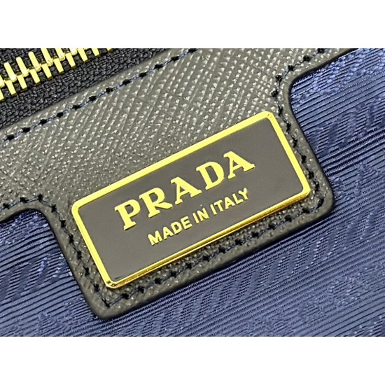 F400 new tote bag 1BG527 This timeless tote bag is a reinterpretation of the classic design of the four imported nylon fabrics with a sophisticated and practical silhouette to show the unique style of clean lines and atmosphere of the atmosphere is easy t